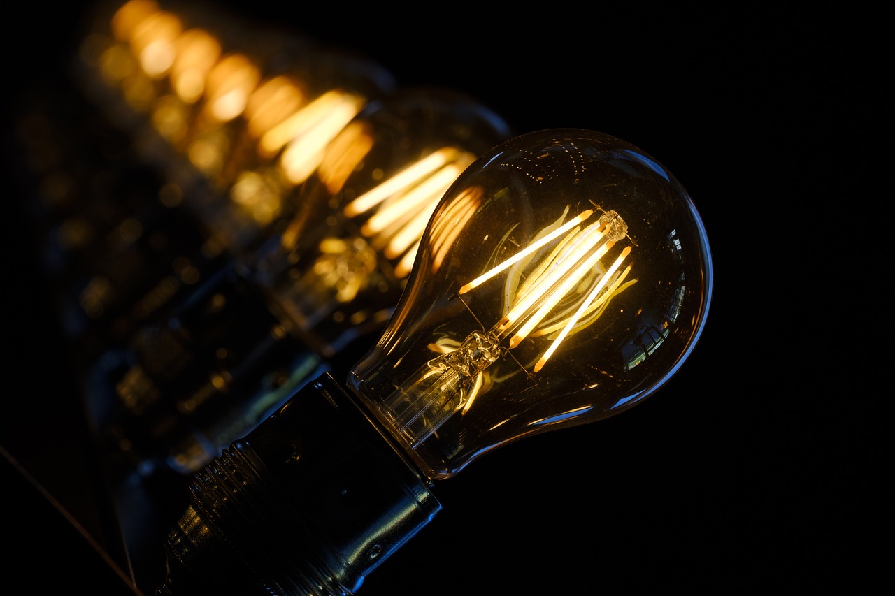 La luz vuelve a subir y la factura de junio será un 1,6% más cara