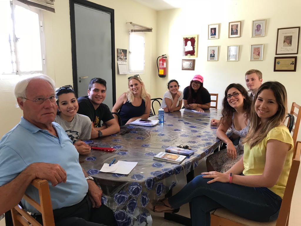 Seis alumnos de la Universidad de Cádiz, procedentes de Nueva Jersey, visitan el Centro Social de la Asociación Provincial de Pensionistas y Jubilados de Cádiz (UDP)