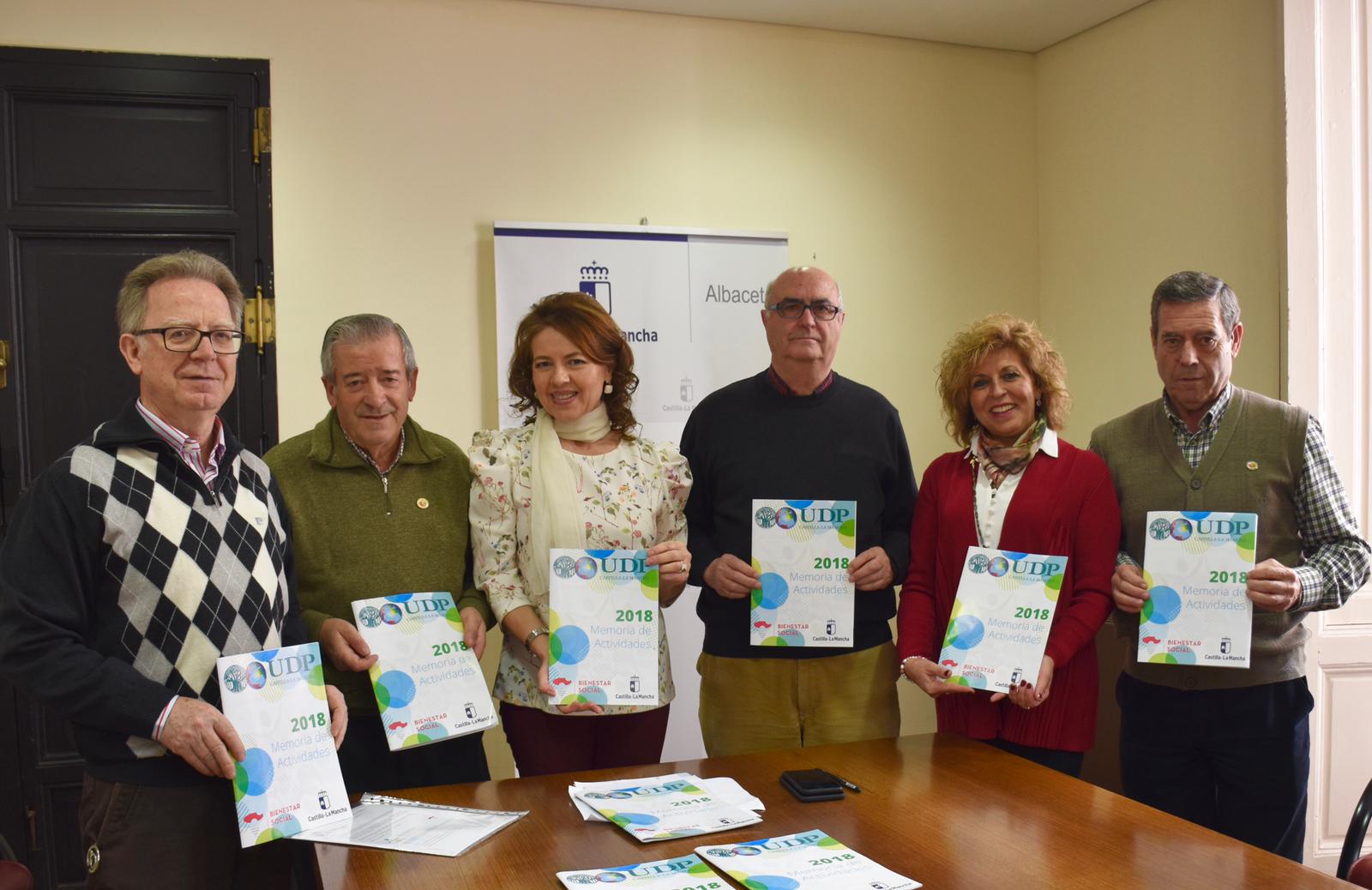 el Presidente Territorial de la Federación de UDP-CLM, D. Ramón Munera, a la Consejera de Bienestar Social, Dña. Aurelia Sánchez, a quien también acompañó la Directora Provincial de Bienestar Social en Albacete, Dña. Antonia Coloma. Por parte de UDP-CLM también asistieron al acto, los componentes de su Junta Directiva, Juan del Dujo, Fernando García y Miguel Ángel Magán.