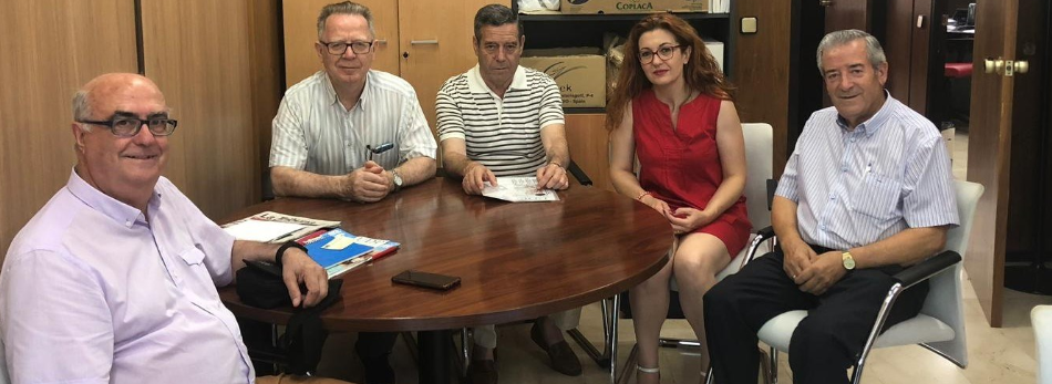 el Presidente Territorial de la Federación de UDP-CLM, D. Ramón Munera, a la Consejera de Bienestar Social, Dña. Aurelia Sánchez, a quien también acompañó la Directora Provincial de Bienestar Social en Albacete, Dña. Antonia Coloma. Por parte de UDP-CLM también asistieron al acto, los componentes de su Junta Directiva, Juan del Dujo, Fernando García y Miguel Ángel Magán.