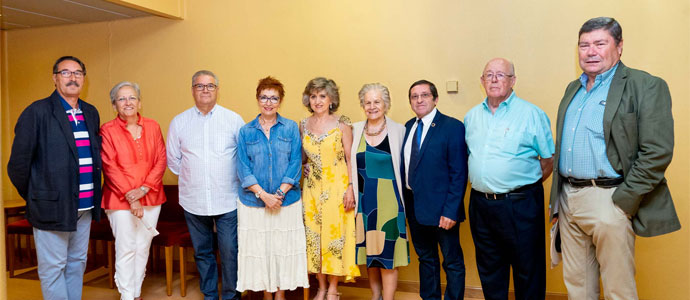 Asociaciones de personas mayores con la ex ministra de Sanidad, María Luisa Carcedo.