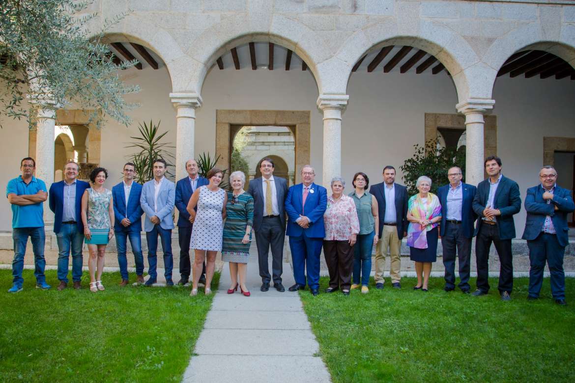 Paca Tricio, Presidenta de UDP, junto a Petri García presidenta de UDP Cáceres y Juan Sánchez, presidente de UDP Badajoz, reunidos con representantes políticos en Extremadura