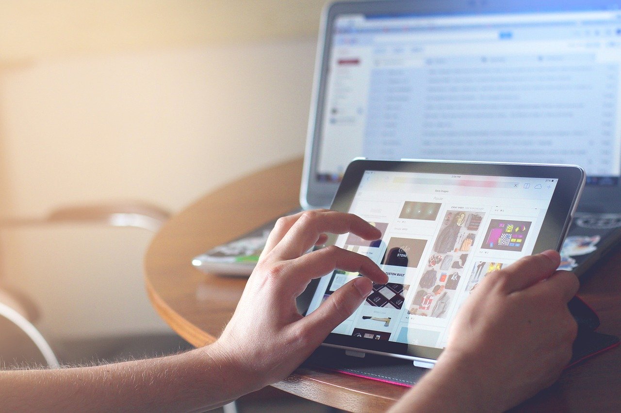 La ONCE alerta de dos caras de Internet durante la crisis: la accesibilidad abre el mundo y su ausencia aísla y provoca pérdida de servicios esenciales