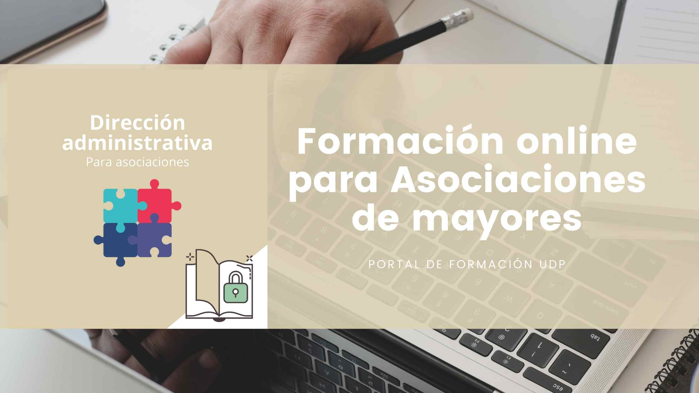 mano de una persona escribiendo en un ordenador portatil