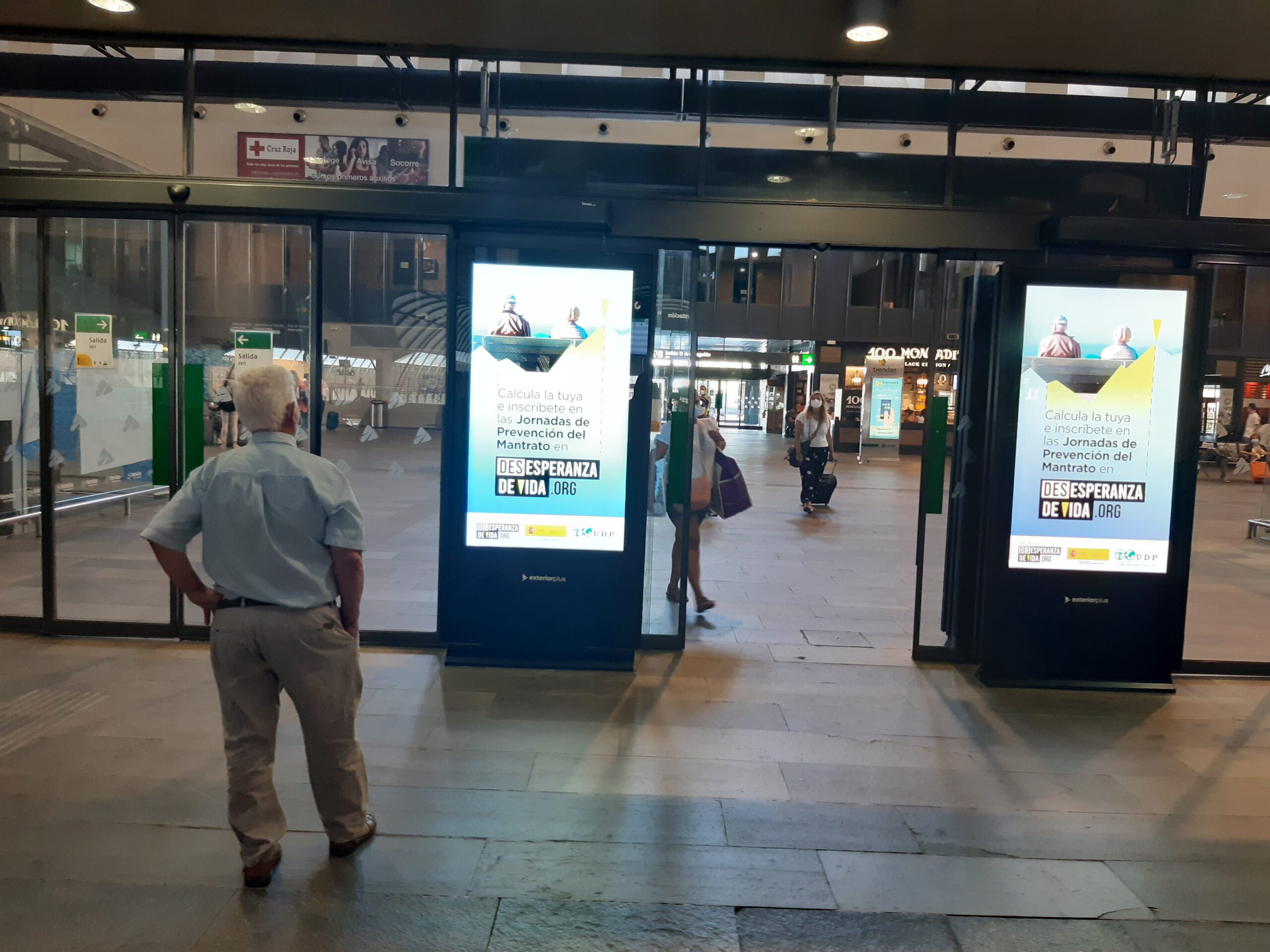 campaña UDP en la estación de Santa Justa