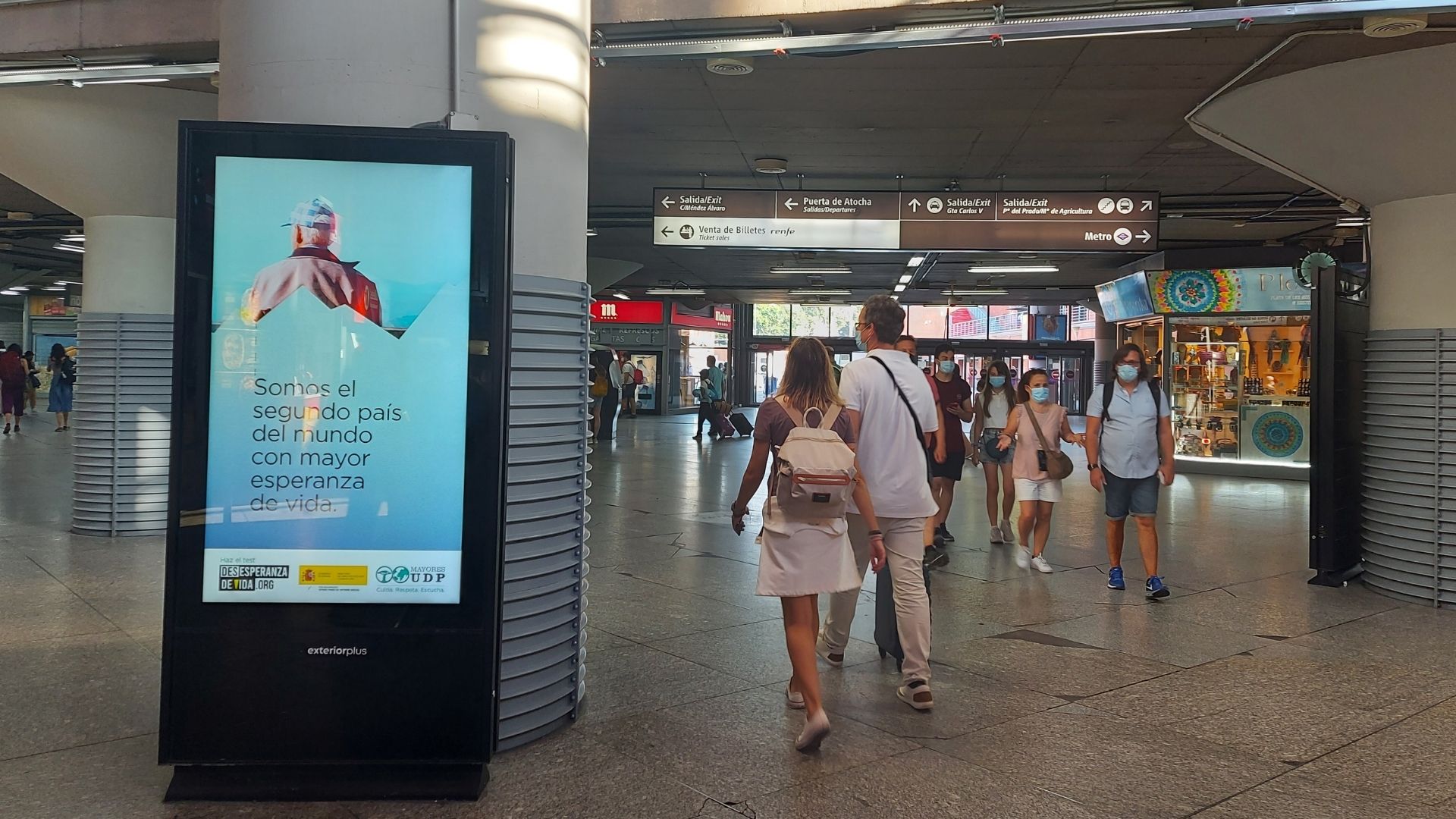 Exterior Plus se une a la difusión de la campaña desesperanzadevida.org en estaciones de tren