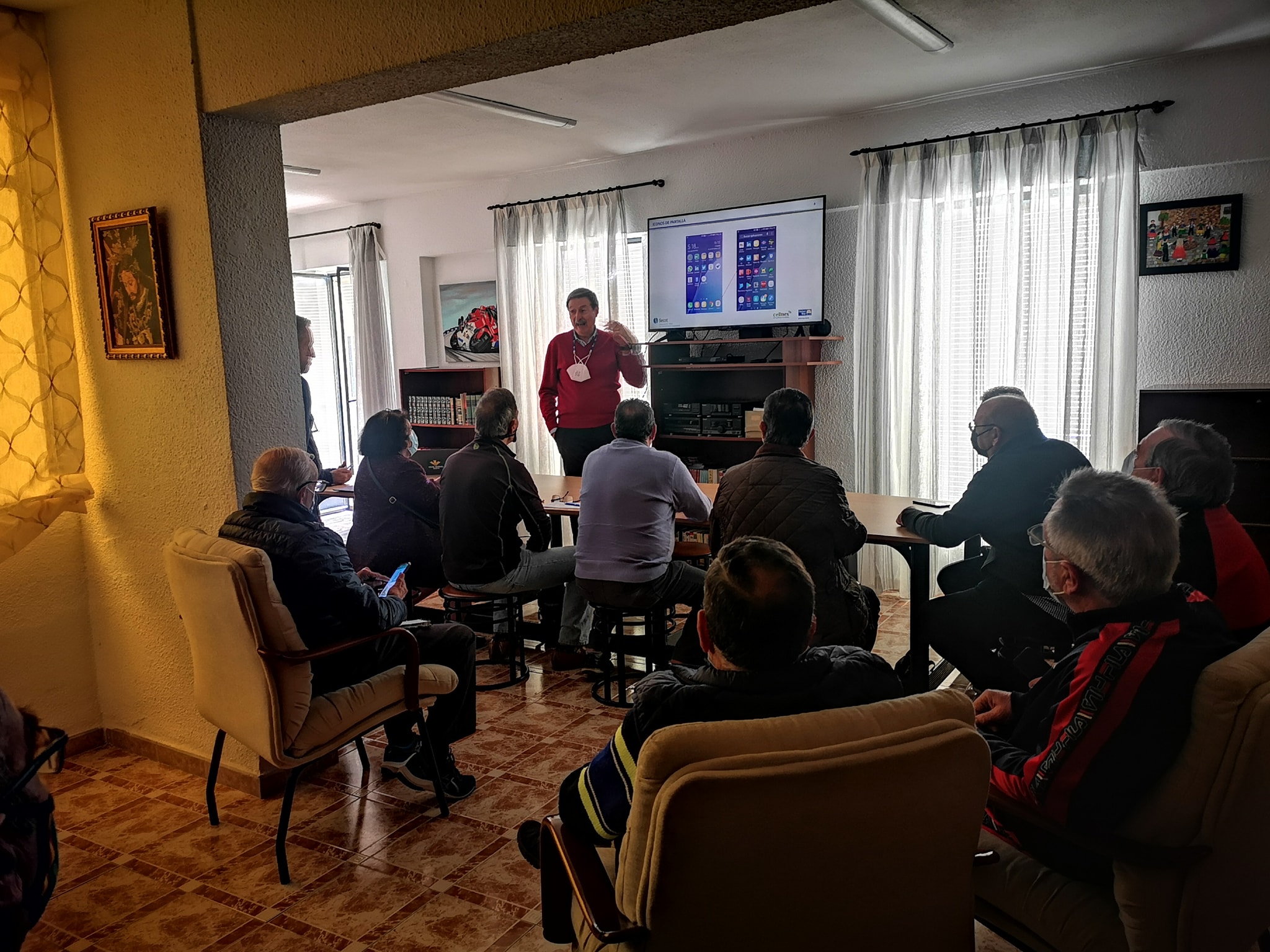 La Asociación Plataforma jubilados por Jaén celebra un curso sobre utilización de teléfonos móviles
