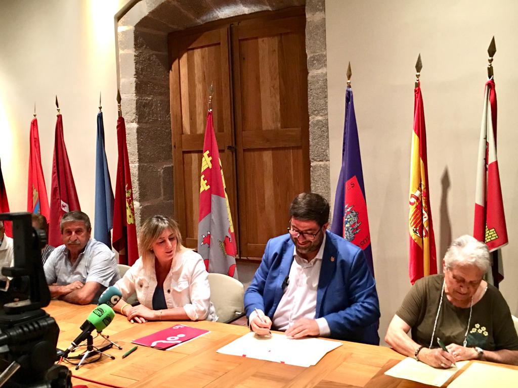 Firma_convenio_SedeUDPÁvila
