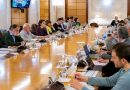 La secretaria de Estado de Derechos Sociales, Rosa Martínez, junto con la directora general del Imserso, María Teresa Sancho presidiendo el primer Consejo General del Imserso del 2024.